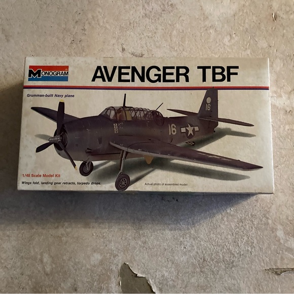 1973 Vintage Monogram Avenger WW2 Fighter Plane Model Kit - Picture 1 of 3
